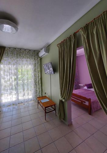 Orange Tree Apartment