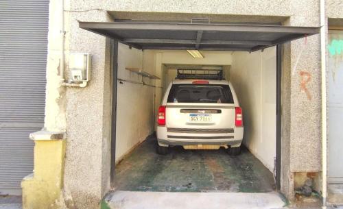 House with large terrace, jacuzzi and gated parking for one car photo 3