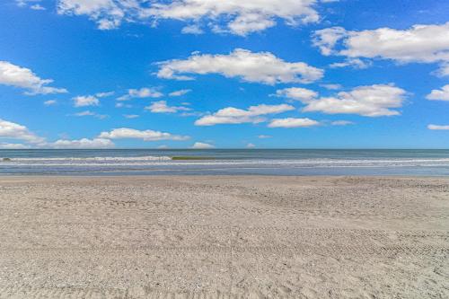 Ocean Front Studio with Panoramic Views! Palace Resort 1001 - image 3