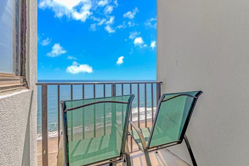 Ocean Front Studio with Panoramic Views! Palace Resort 1001 - image 12
