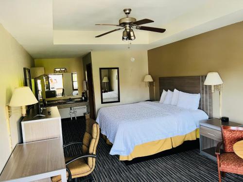 ألباين فالي إن - هيلين (Alpine Valley Inn - Helen) in هيلين - جورجيا