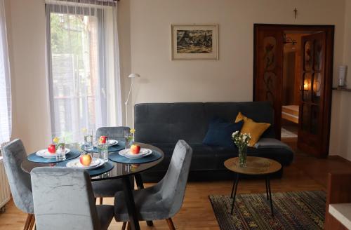 One-Bedroom Apartment image 2