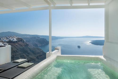 Honeymoon Suite with Outdoor Tub and Caldera View