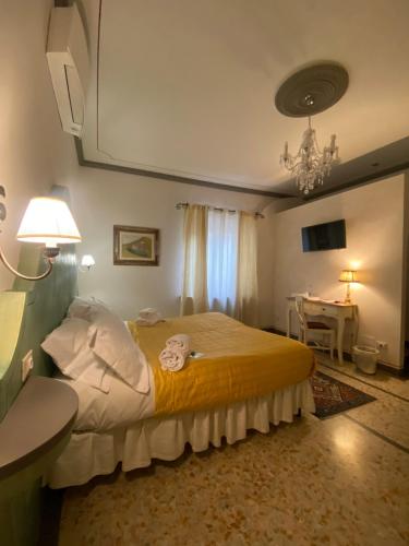 Palazzo Mari suite & rooms b&b