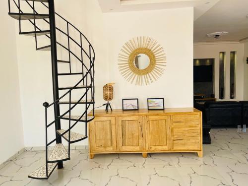 Shared lounge/TV area, KEUR MATY Charmante et Moderne Villa 5 chambres, 5 salles de bains a Warang in Ouoran