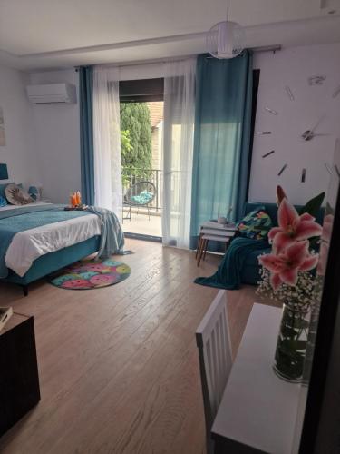 One-Bedroom Apartment image 10