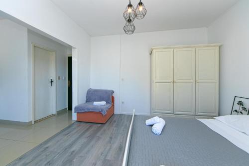 Studio with Balcony image 10