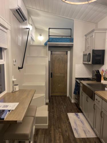 Delightful Tiny Home w/ 2 beds and indoor fireplace