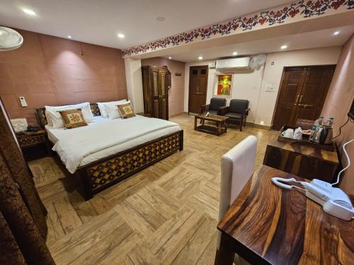 Deluxe Double or Twin Room with Balcony image 10