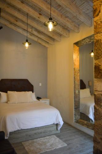 444490808 Hotel de Piedra