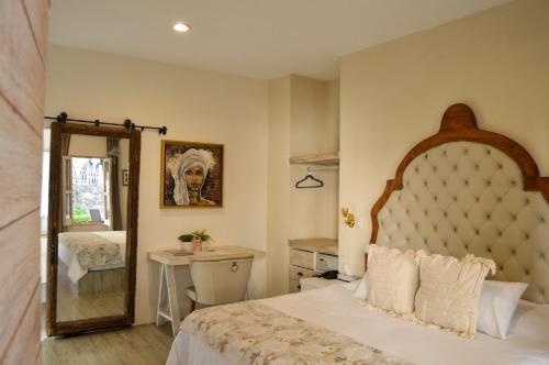 444490925 Hotel de Piedra