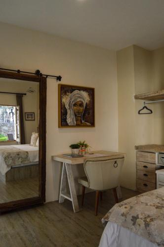 444490945 Hotel de Piedra