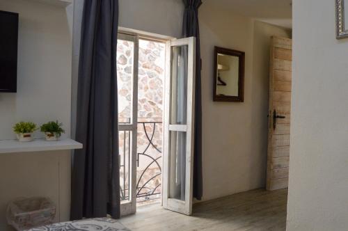 444491787 Hotel de Piedra