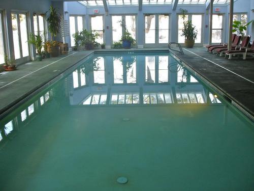 Swimming pool, The Harraseeket Inn & Suites in Freeport