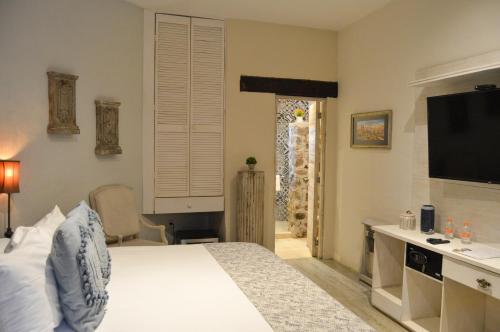 444496039 Hotel de Piedra