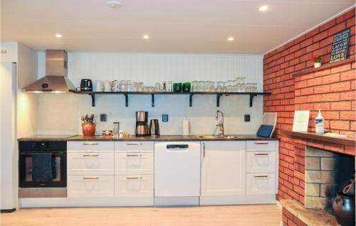 virtuve, Nice Apartment In Lima With Wifi in Rorbacksnas
