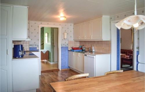 virtuve, Stunning Home In Rörvik With Kitchen (Stunning Home In Rorvik With Kitchen) in Rorvika
