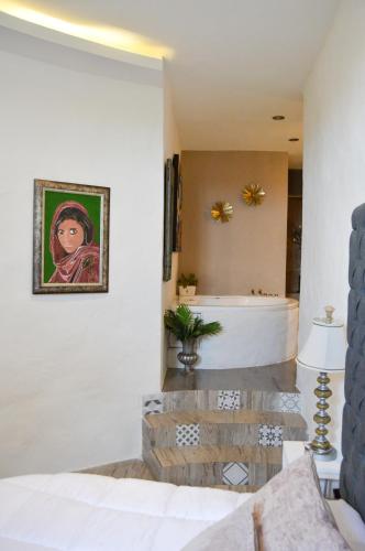 444497879 Hotel de Piedra