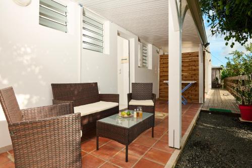 Terraza/balcón, Suite cosy avec jacuzzi et jardin - BED AND COFFEE CITY in Ducos