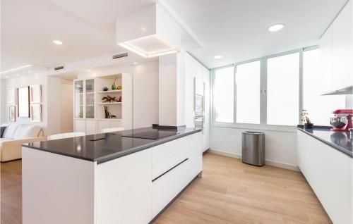 Amazing Apartment In Malaga With Wifi, Málaga (Foto 5)