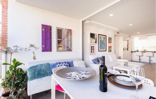 Amazing Apartment In Malaga With Wifi, Málaga (Foto 8)
