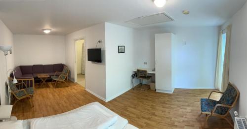 Bui Hotel Humble - image 2