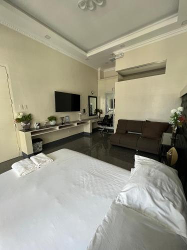 Dampa Poolside Events & Accommodation