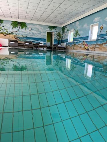 Úszómedence, Badischer Landgasthof Hirsch near Karlsruhe/Baden-Baden repülőtér