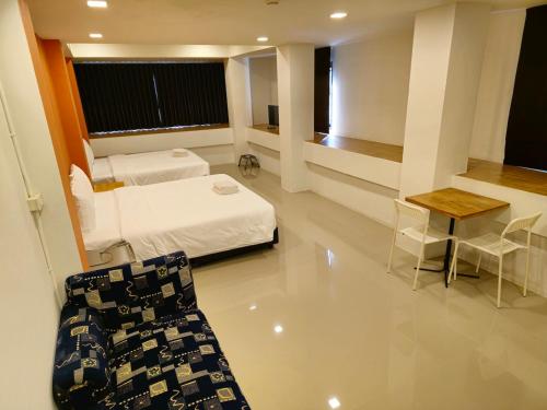 room detail thumbnail 0