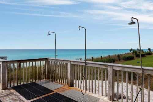 Adagio F205 in Blue Mountain Beach by RealJoy Vacations - image 6