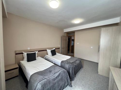 Central Hotel - image 9