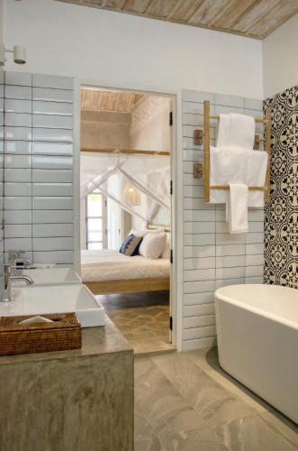 Deluxe Double Room - Above 12 Years Old Only image 4