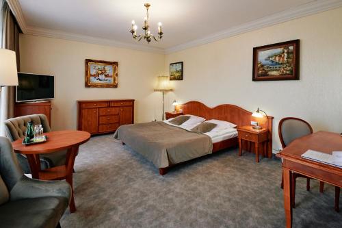 Biały Dom Henlex Hotel Restauracja - image 20