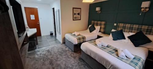 3 twin beds