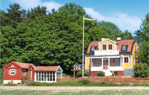 Stunning Home In Stallarholmen With Wifi And 5 Bedrooms