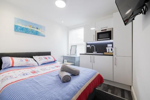 Hillcrest Studio Apartments