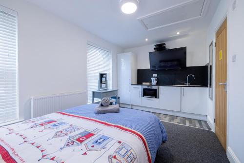 Hillcrest Studio Apartments