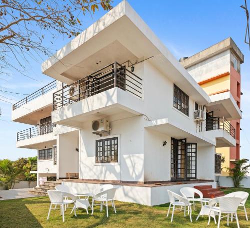 Casa Belo - 4BHK Villa with Private Garden & River View