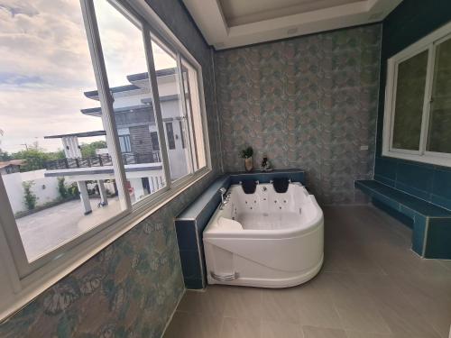 Dampa Poolside Events & Accommodation - 온수 욕조