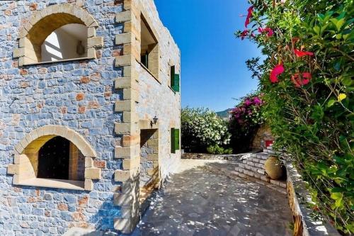 SOFIA, Luxury Stone Villa in Stoupa with Private Pool, BBQ and Amazing Sea View, Stoupa (Foto 4)