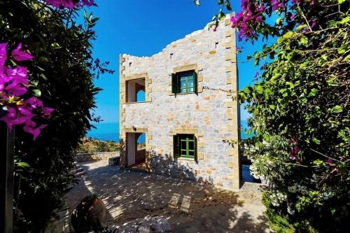 SOFIA, Luxury Stone Villa in Stoupa with Private Pool, BBQ and Amazing Sea View, Stoupa (Foto 3)