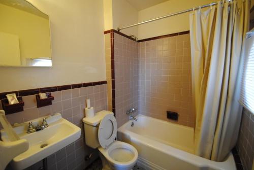 Lee High Inn - image 2