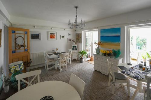 Halwell Lodge - image 10