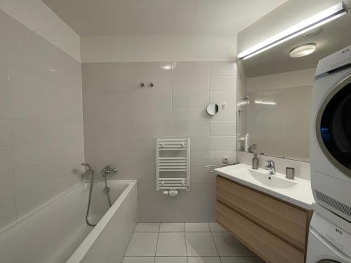 SAG 19th floor Panorama City apartment 2 rooms free parking Free wifi, Bratislava (photo 11)