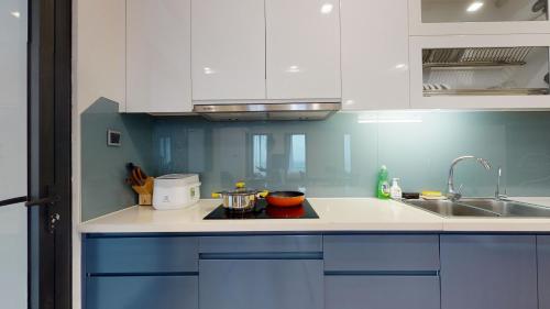 One-Bedroom Apartment image 9