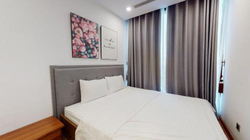 One-Bedroom Apartment image 7