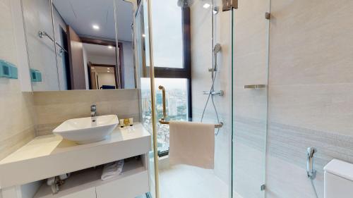 One-Bedroom Apartment image 3