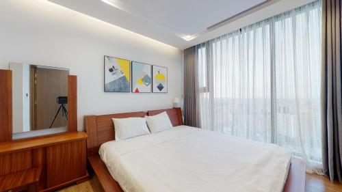 One-Bedroom Apartment image 2