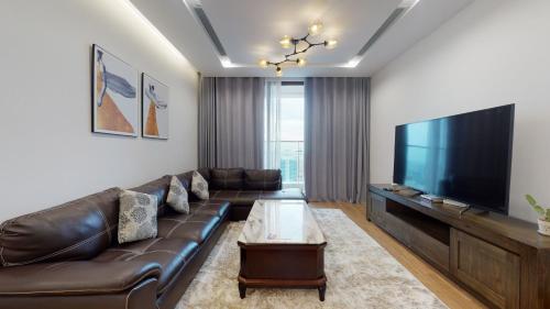 One-Bedroom Apartment image 1
