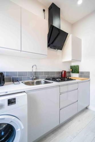 Modern flat in Moseley with Free Parking, Birmingham (photo 9)